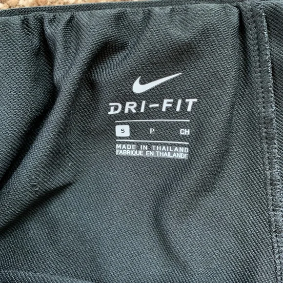 NIKE DRY FIT SHORTS WOMENS SIZE SMALL - Picture 2 of 4